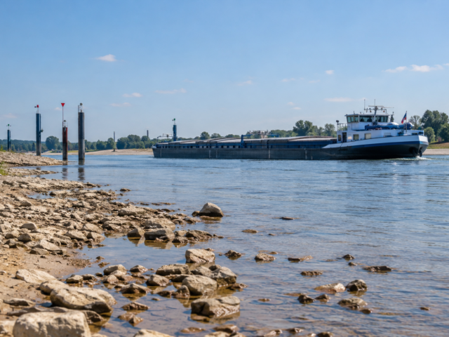 Laagwater op de IJssel zet logistiek in Oost-Nederland onder druk: ondernemers vragen om structurele aanpak