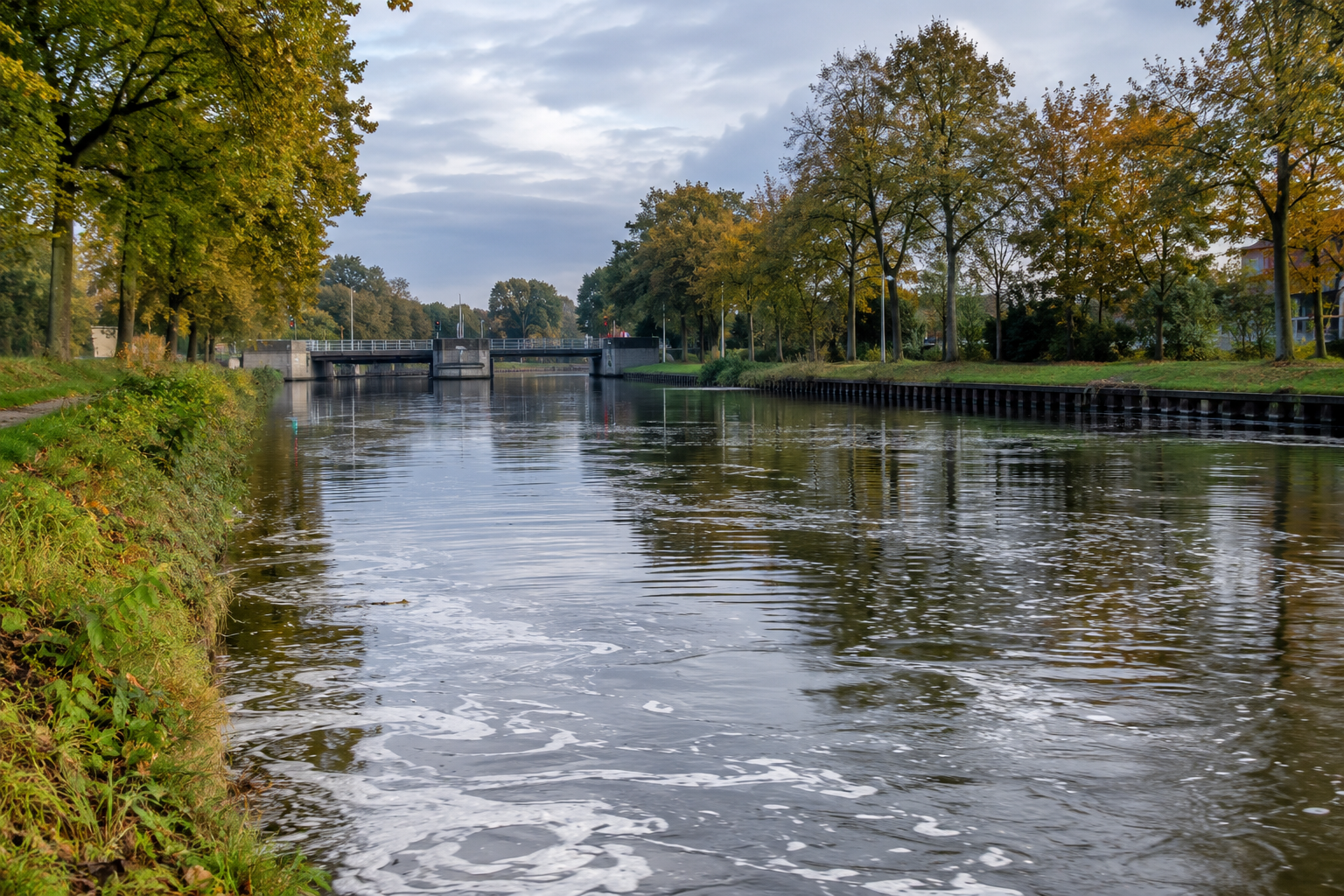 Apeldoorns Kanaal vervuild door stroomstoring bij rioolwaterzuivering